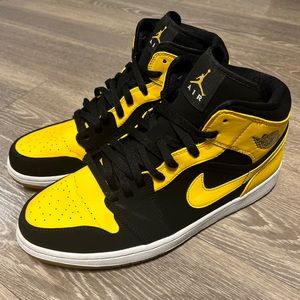 Size 12 - Jordan 1 Retro Mid New Love 2017